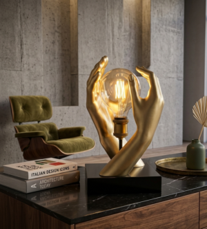 lampada-scultura-resina-mani-oro-marmo-nero-ambienti-glamour-