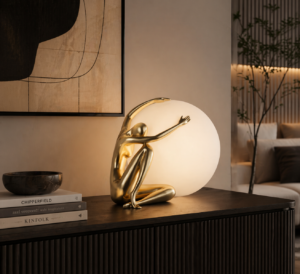 lampada-scultura-donna-su-sfera-oro-ambienti-glamour (1)