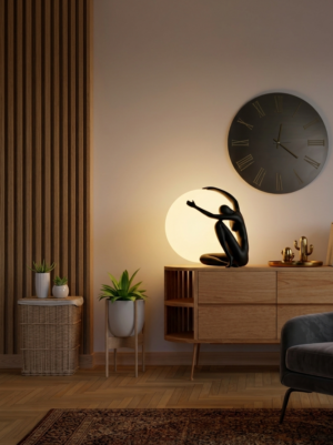 lampada-scultura-donna-su-sfera-oro-ambienti-glamour (2)