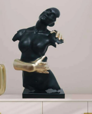 scultura-in-resina-abbraccio-silenzioso-ambienti-glamour-busto-nero-oro