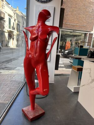 scultura-in-resina-rossa-altezza-uomo-lusso (2)
