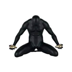 scultura-in-resina-uomo-inginocchiato-nero-cuore-oro-ambienti-glamour