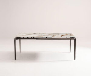 tavolo-rail-rettangolare-allungabile-ceramica-calacatta-opaco-struttura-metallo-bronzo-OM_481_MC_02 (1)