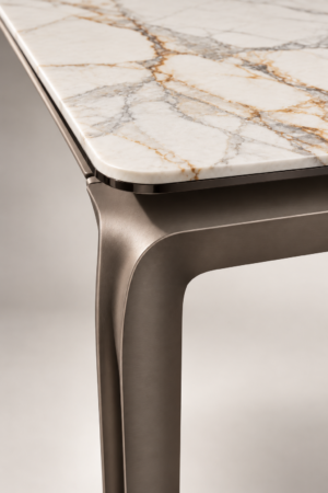 tavolo-rail-rettangolare-allungabile-ceramica-calacatta-opaco-struttura-metallo-bronzo-OM_481_MC_02 (2)