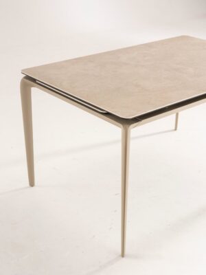 tavolo-rail-rettangolare-allungabile-ceramica-sabbia-opaco-struttura-metallo-sabbia-OM_481_SA_ (1)